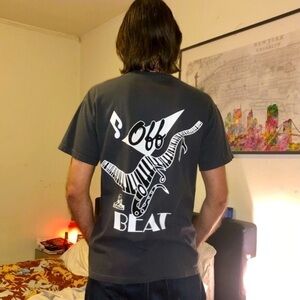 NEW JUNGLES Off Beat Dark Gray T-Shirt. NWOT.